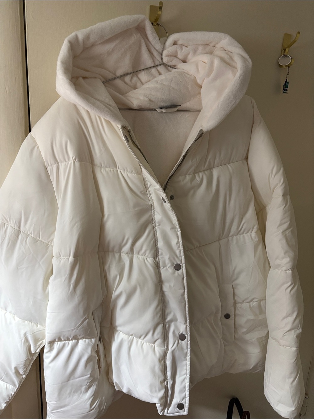 New never worn white puffy Jacket